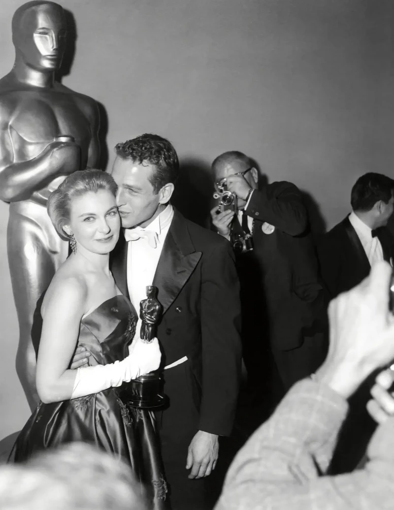 joanne woodward junto a Paul Newman en los premios Oscar de 1959