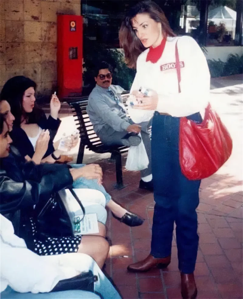 Letizia vendiendo tabaco