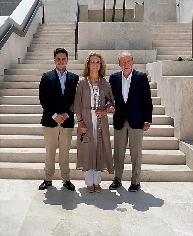 Froilan con su madre la infanta Elena y con su abuelo el rey emérito Juan Carlos I