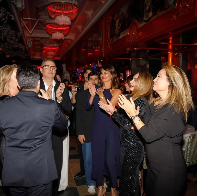 María José Suárez celebrando su 50 cumpleaños con sus amigos