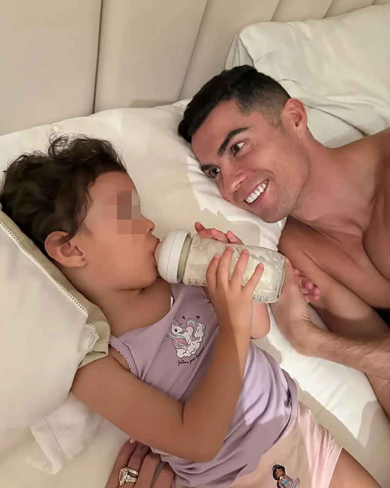 Cristiano Ronaldo con su hija