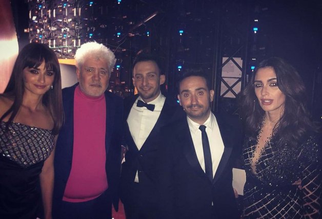 Penélope Cruz, Pedro Almodóvar, Alejandro Amenábar, Juan Antonio Bayona y Paz Vega entre bastidores.