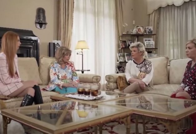 Las tres generaciones del clan de las Campos se reunieron en uno de los salones de la casa de Teresa y charlaron animadamente sobre el amor.