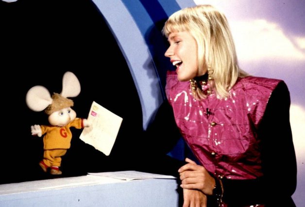 Xuxa, con su ayudante televisivo Topo Gigio. ¿Lo recuerdas?