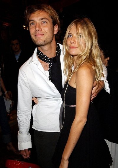 jude-law-sienna-miller_10_400x566