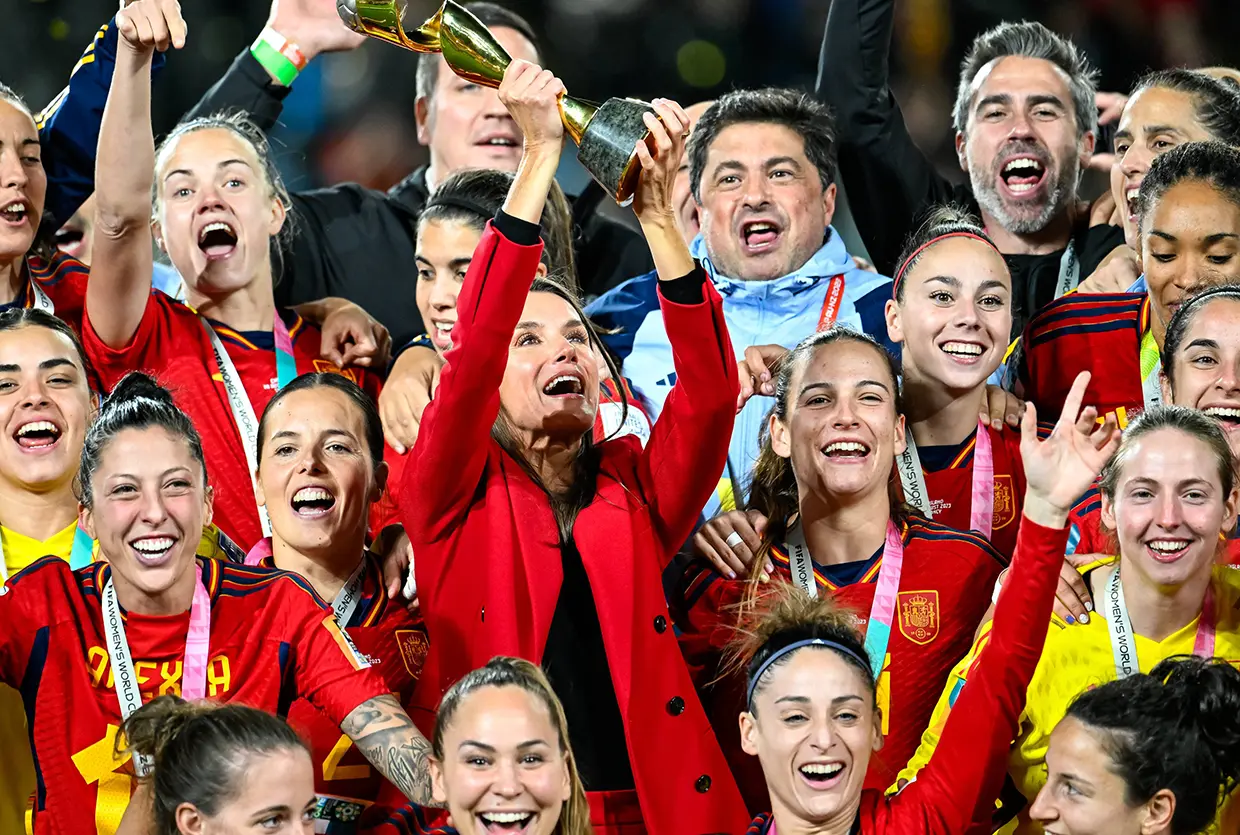 Letizia celebra la victoria de las jugadoras de la roja