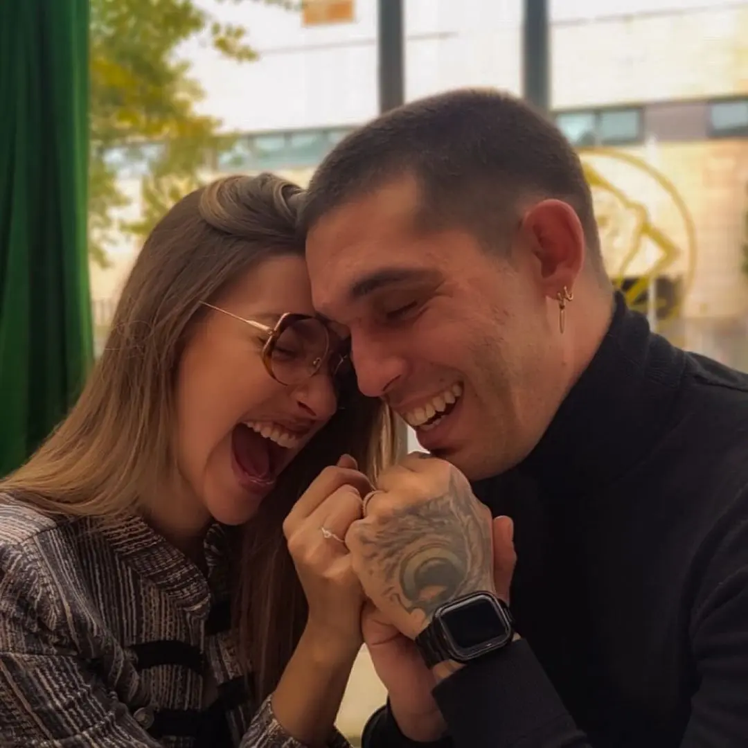 Ana Guerra y Víctor Elías en una foto de pareja de redes.