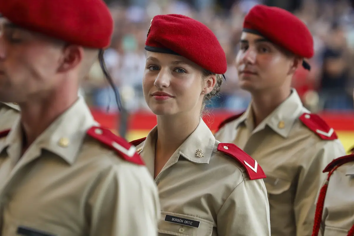 La dama cadete Borbón Ortiz, una más en la Academia Militar de Zaragoza.