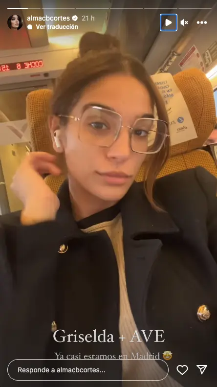Alma Bollo en el tren hacia Madrid