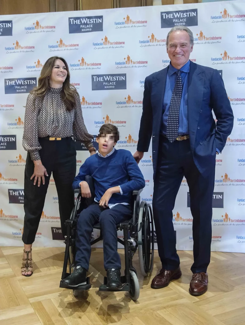 Fabiola Martínez junto a Bertín Osborne y Kike en un acto de su fundación.