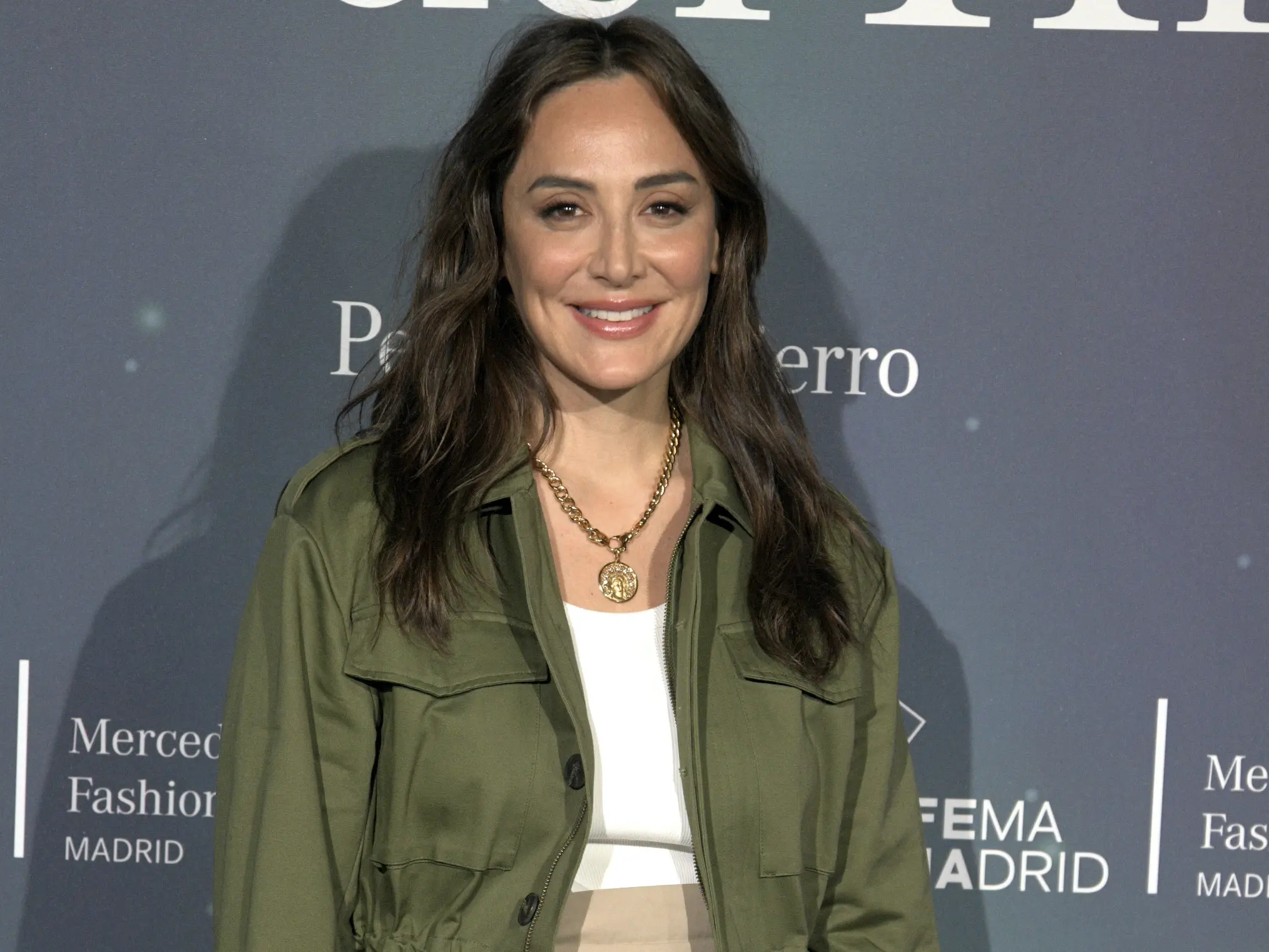 Tamara Falcó, posando en el photocall de la firma Pedro del Hierro en la Mercedes Benz Fashion Week Madrid.