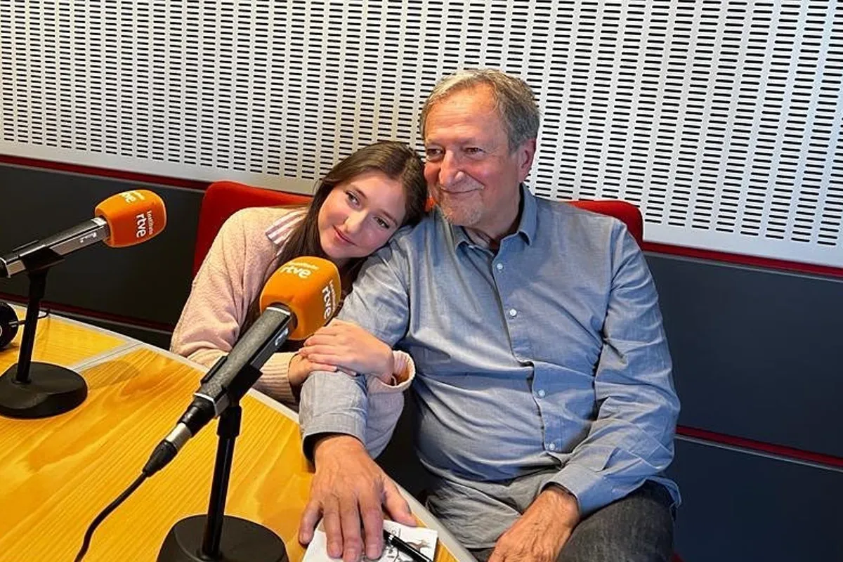 Berenice junto a su padre, Paco Lobatón.