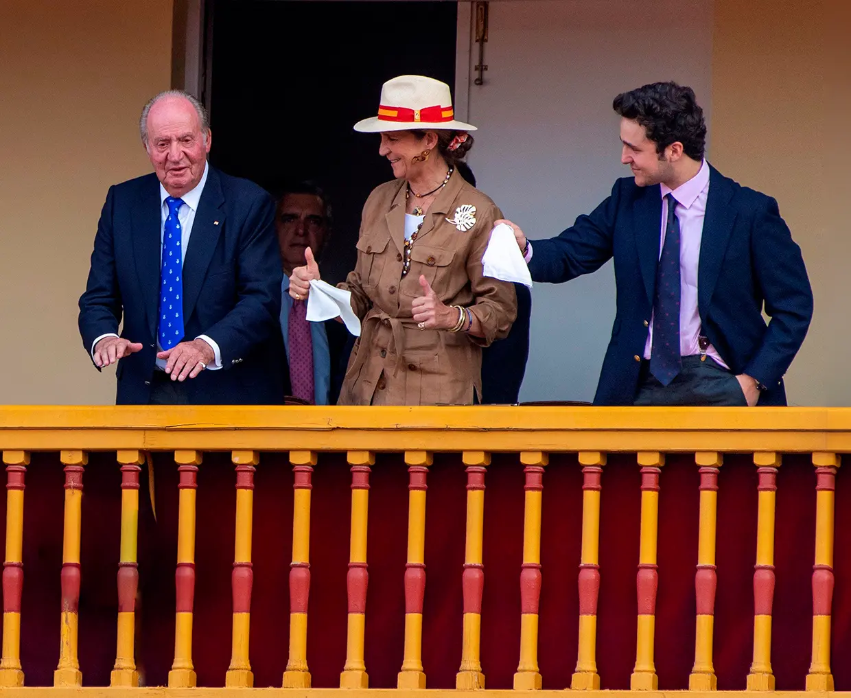 El rey Juan Carlos con la infanta Elena y Froilán.