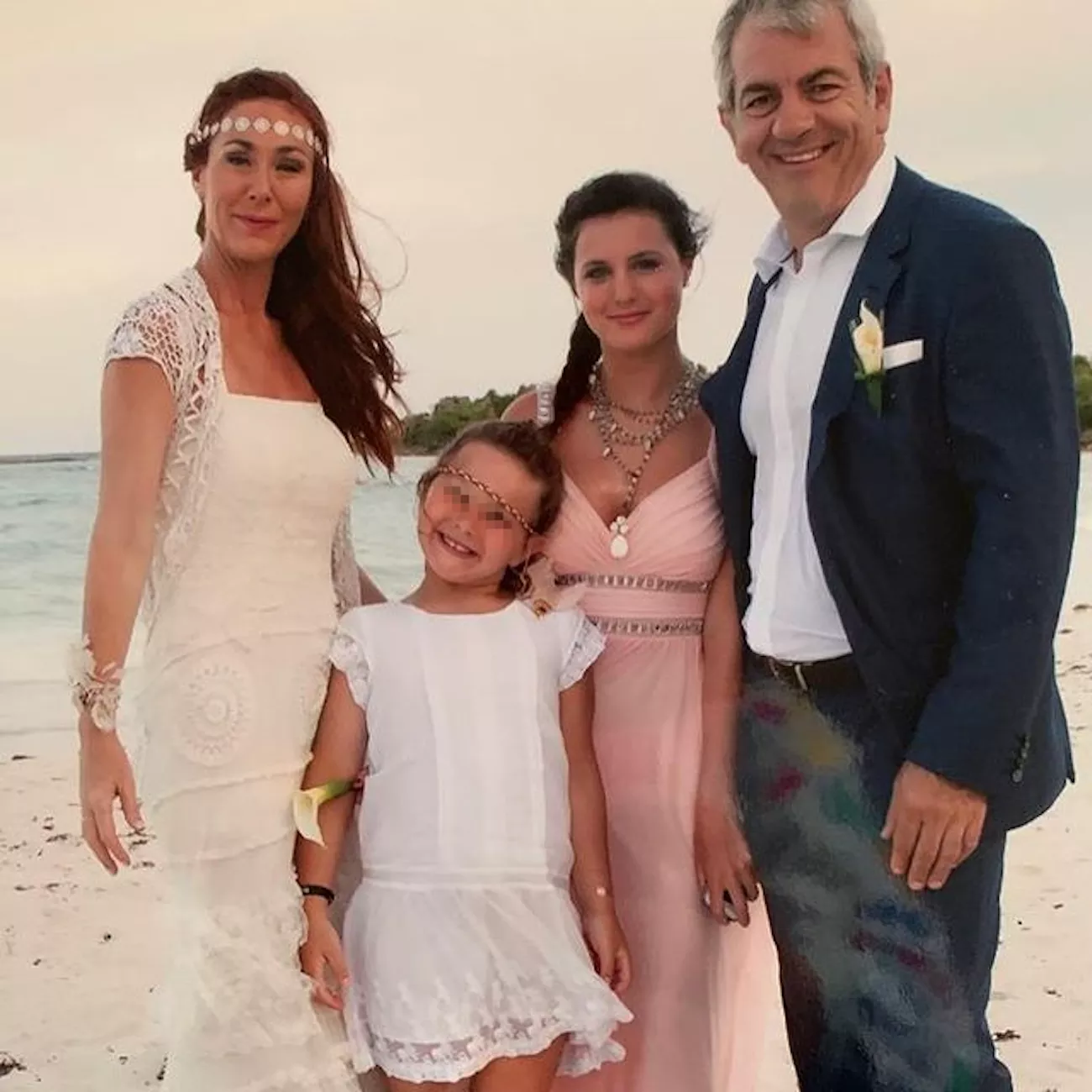 El día de su boda en México con Patricia Santamarina, con su hijastra, Arianna, y su hija, Natalia.