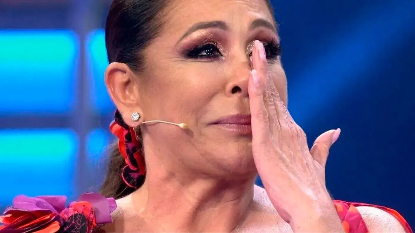 Isabel Pantoja, llorando.