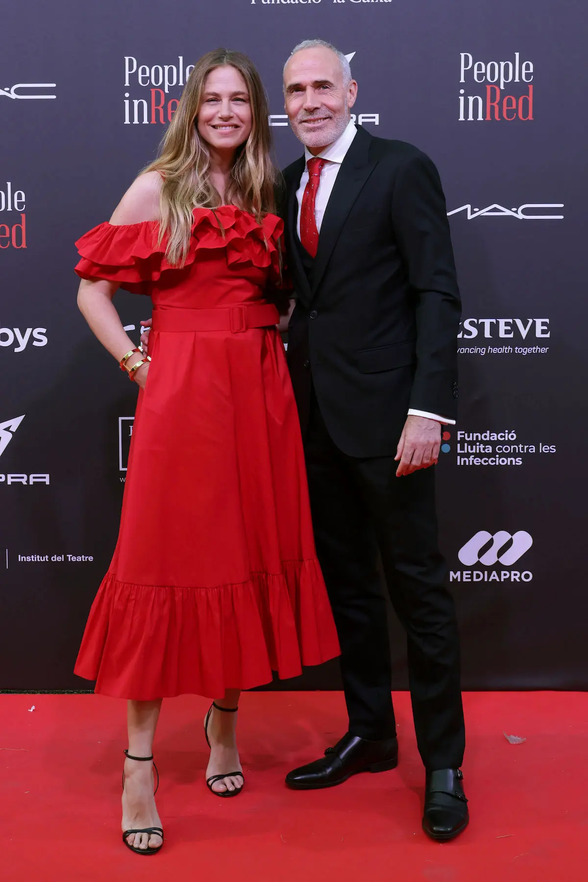 Martina Klein y Álex Corretja en People in red