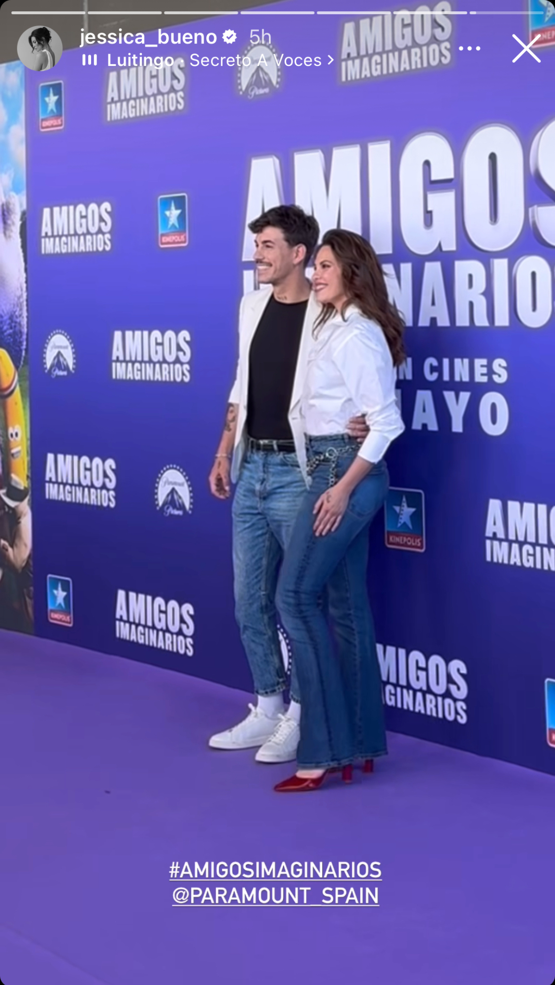 Jessica Bueno y Luitingo juntos en la premiere de 'Amigos imaginarios'