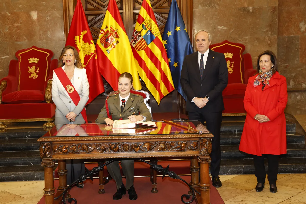 Leonor recibe la medalla de Aragon