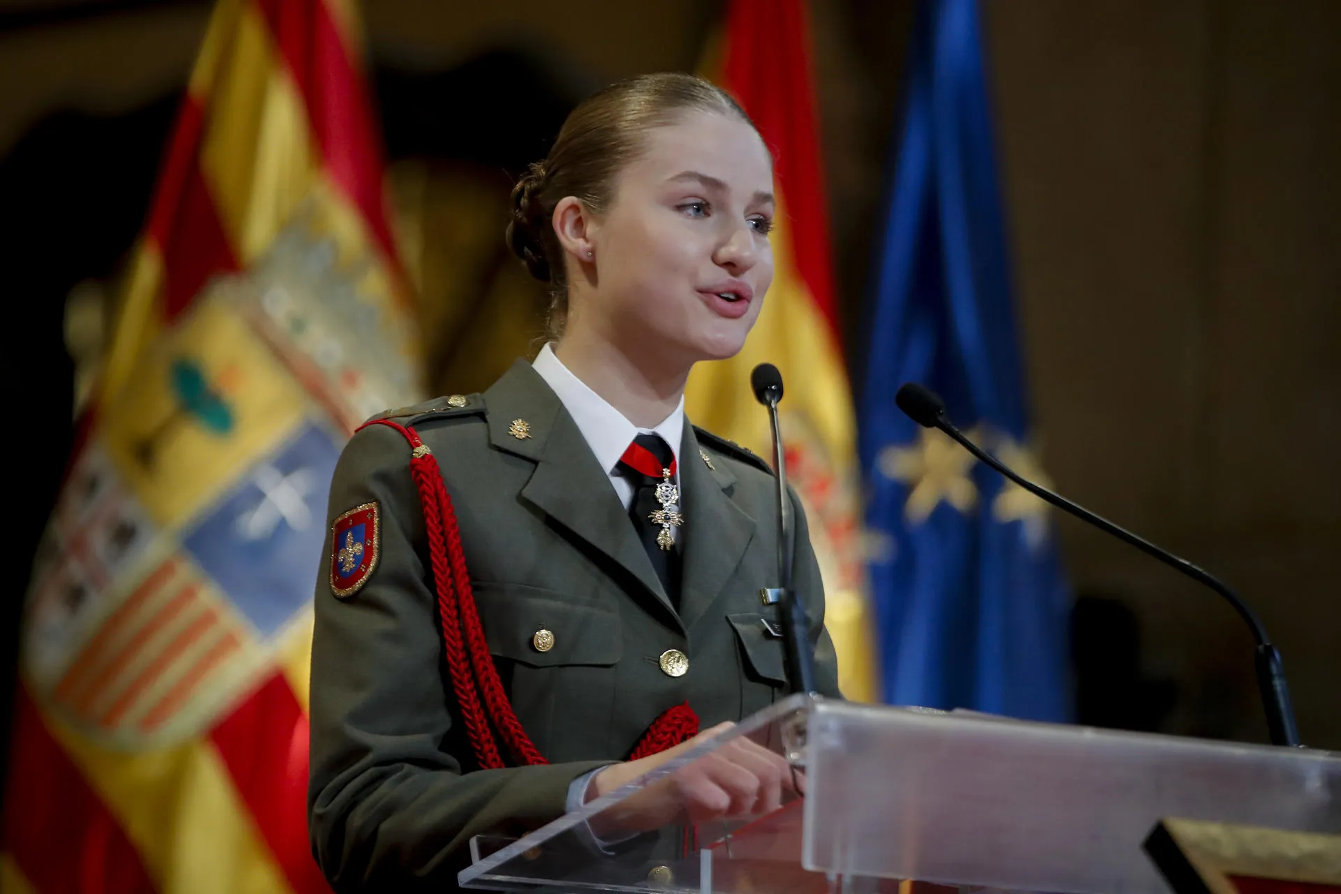 La princesa Leonor da un discurso en Zaragoza.