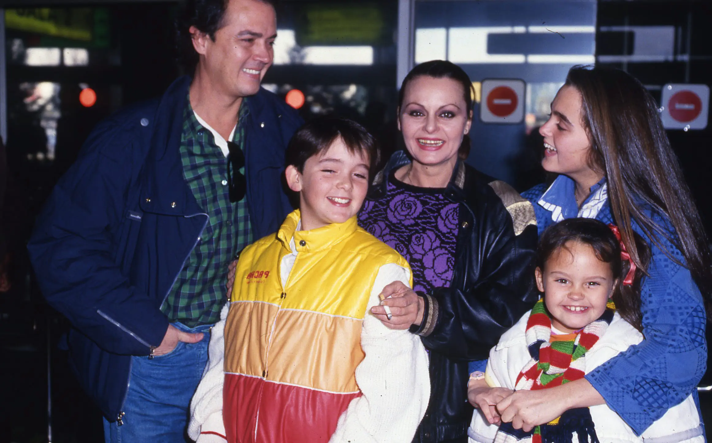 Sheila Dúrcal y Carmen Morales con su madre, su padre y su hermano.