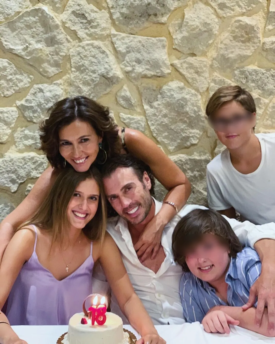 Arantxa del Sol con su familia.