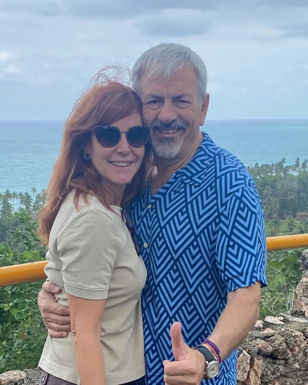 Carlos Sobera y su mujer disfrutando de un viaje.