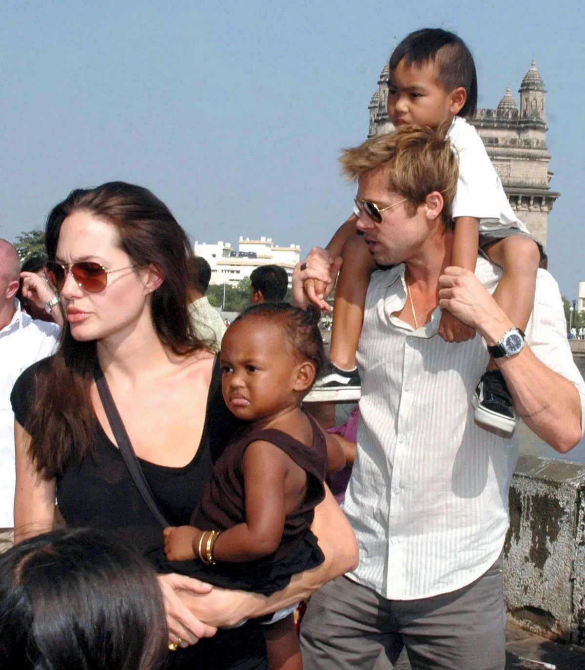 Brad Pitt con sus hijos pequeños
