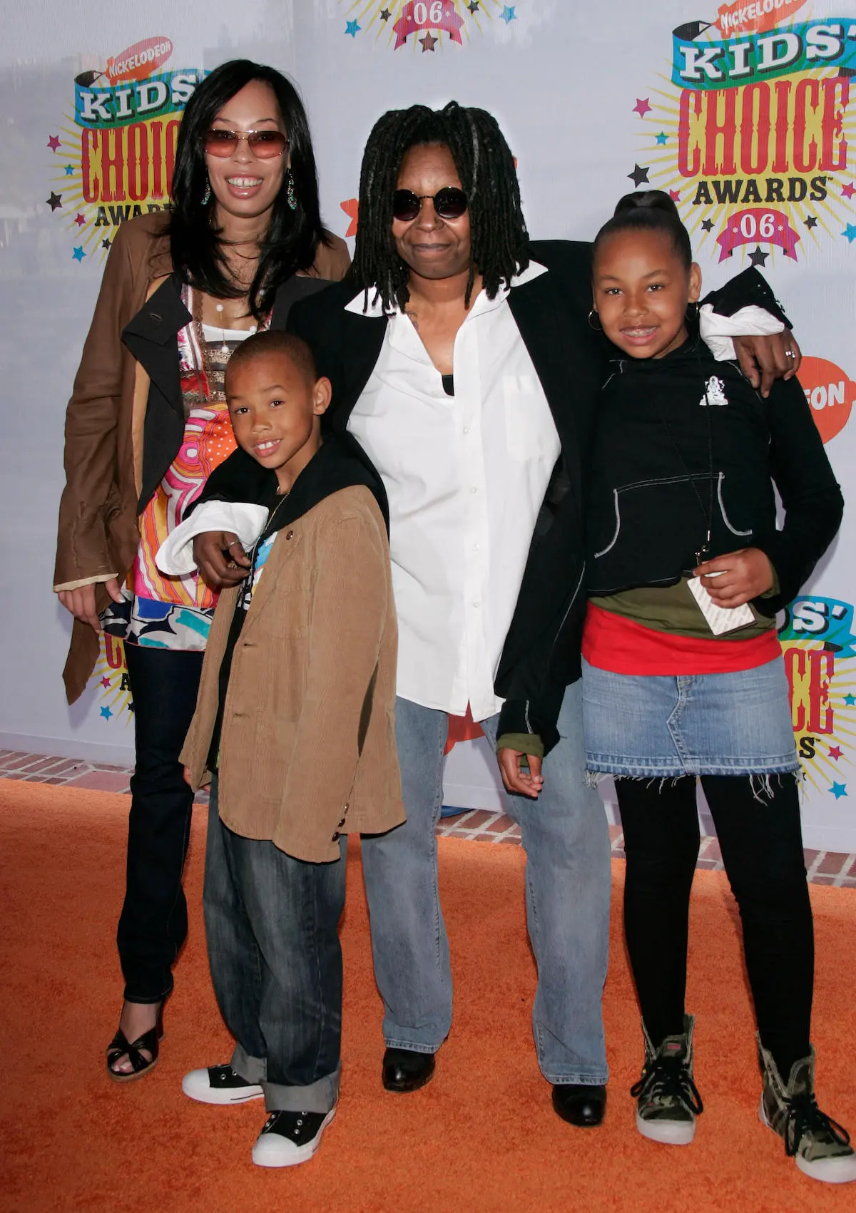 Whoopi con su hija y nietos