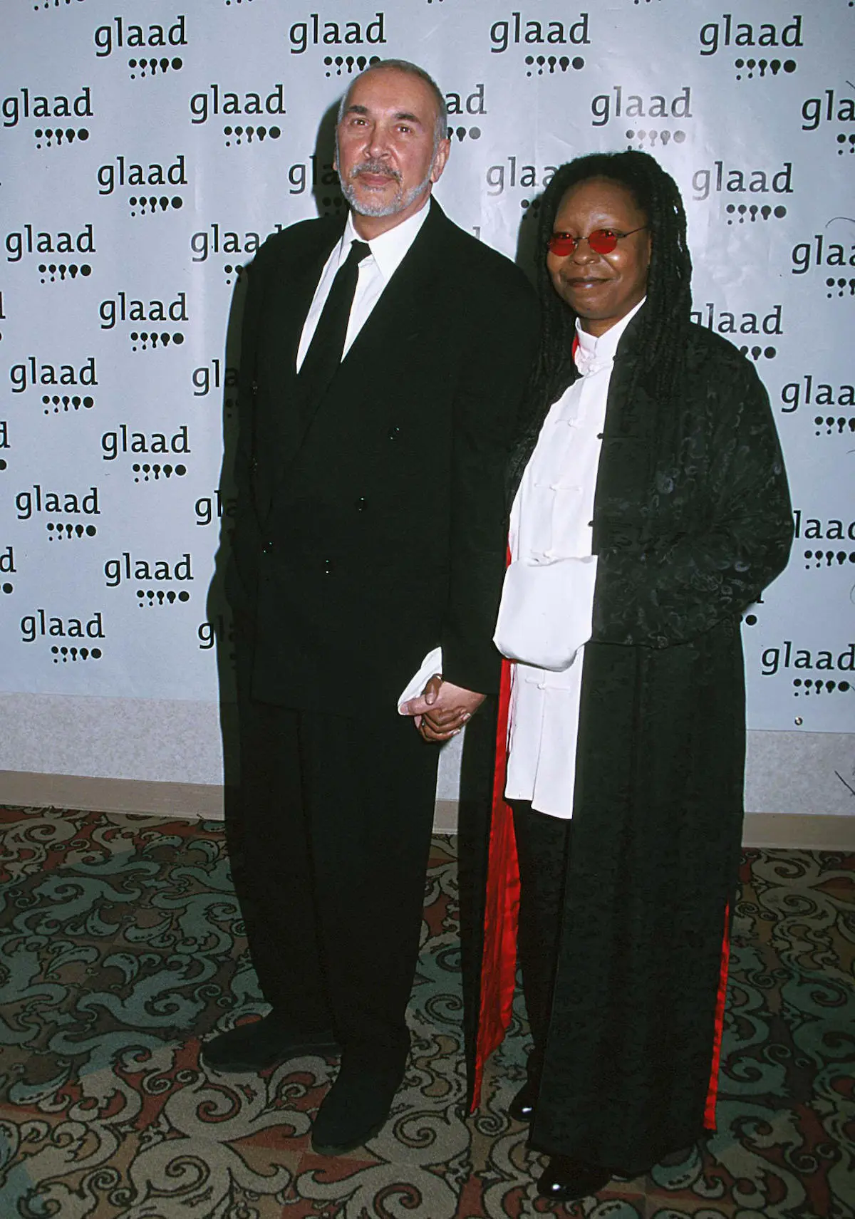 Whoopi y Frank Langella