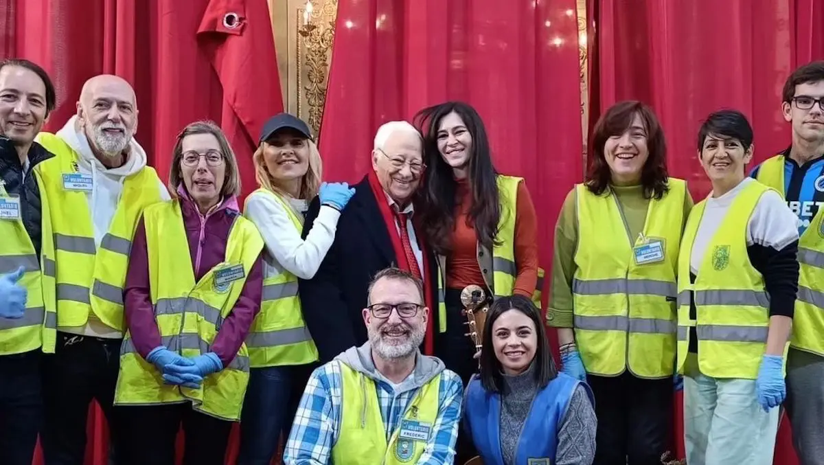 Padre Ángel y Cayetana Guillén en San Antón