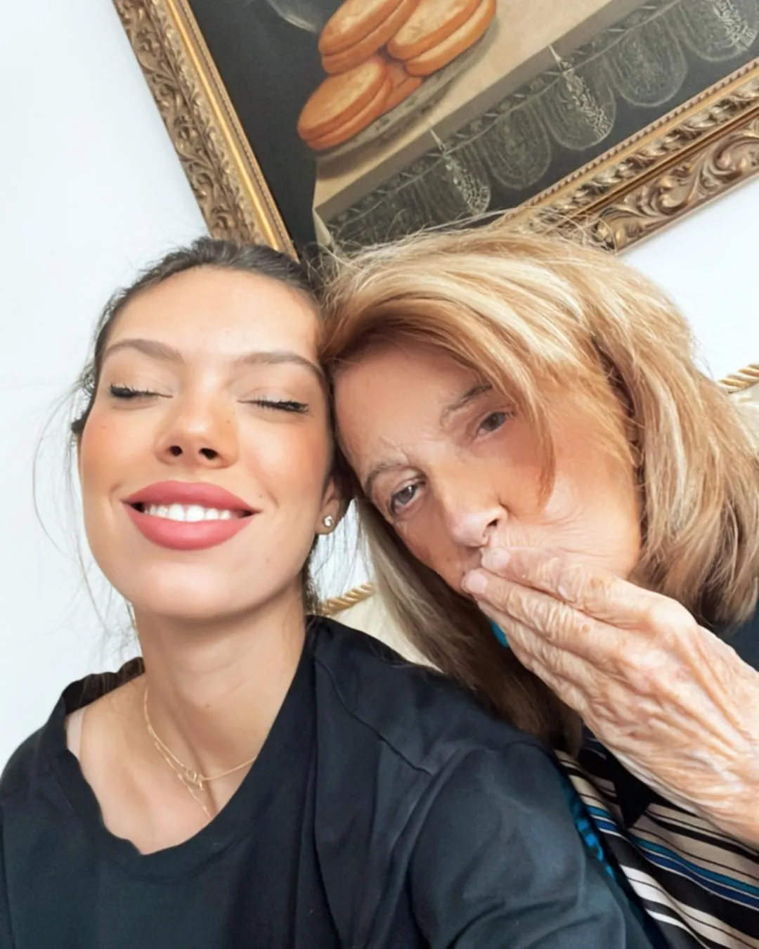 Alejandra Rubio y su abuela María Teresa.