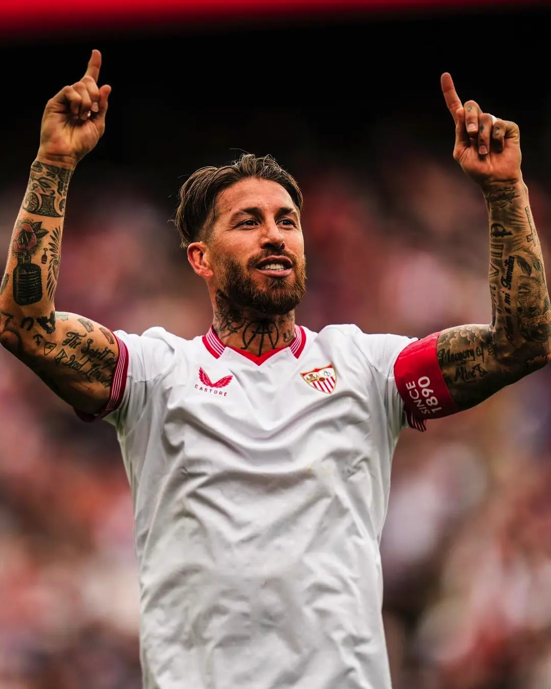 Sergio Ramos con la camiseta del Sevilla FC.