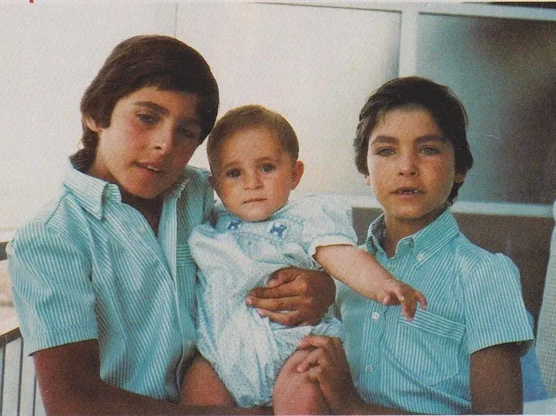 Kiko junto a sus hermanos Francisco y Cayetano Rivera.