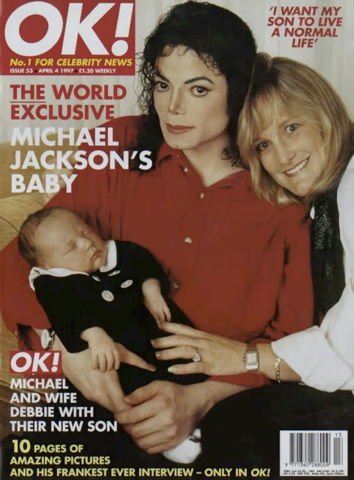 Imagen del cantante Michael Jackson junto a su esposa Debbie Rowe y su segundo hijo