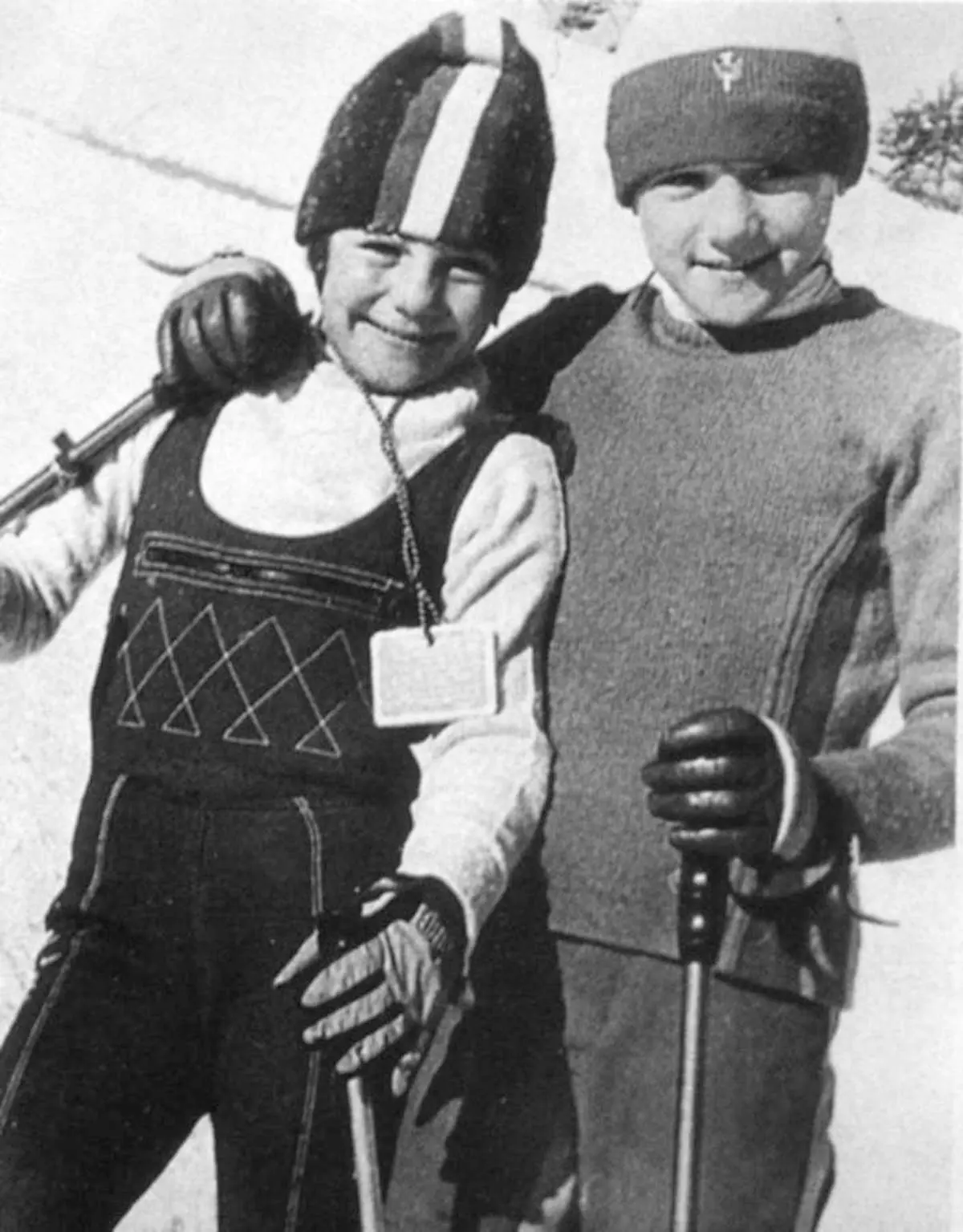 Lola Fernández Ochoa y su hermana Blanca de niñas