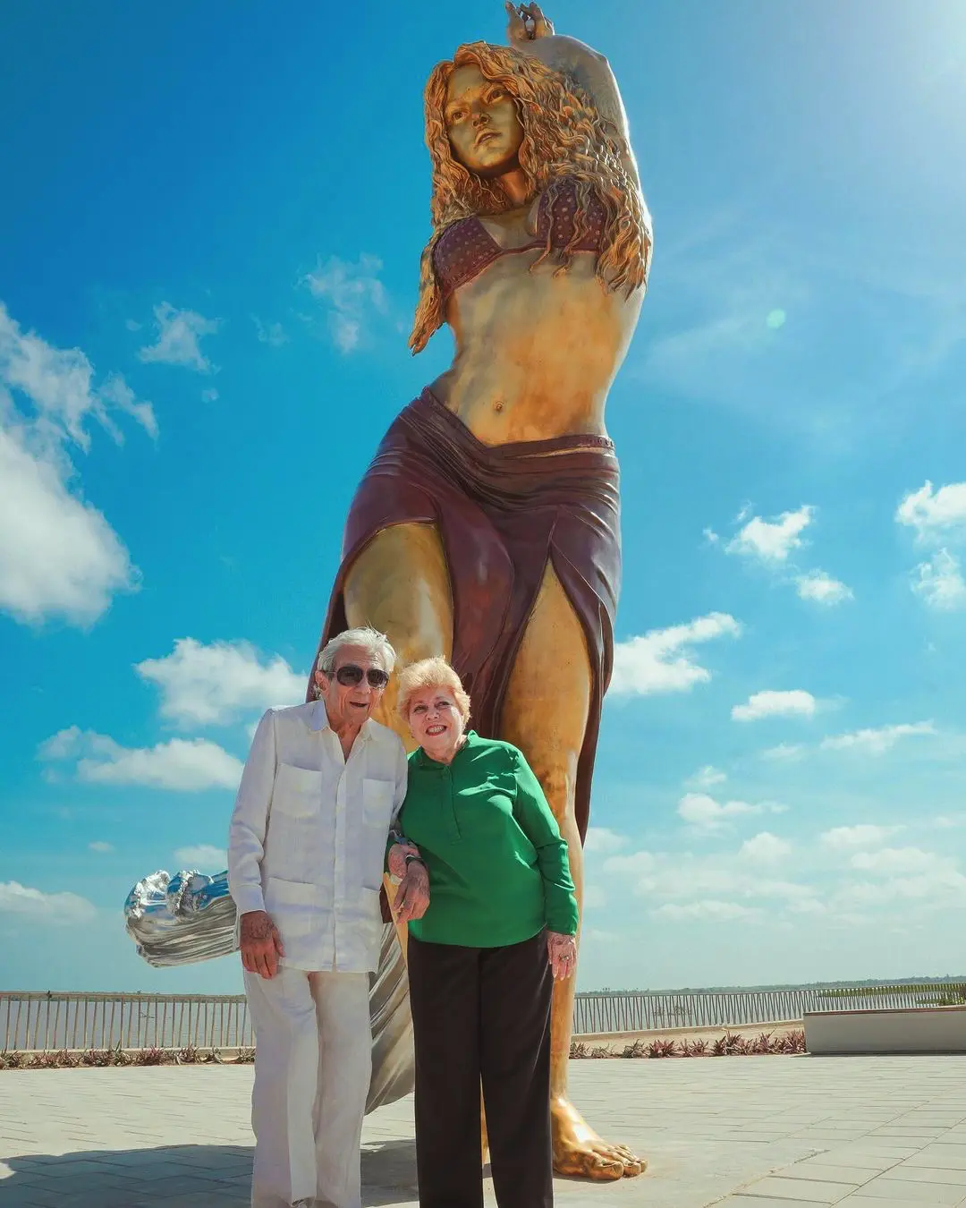 Los padres de Shakira en la inauguración de su estatua.