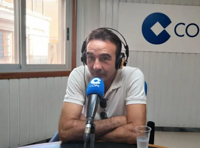 Enrique Ponce durante la entrevista con Carlos Herrera.