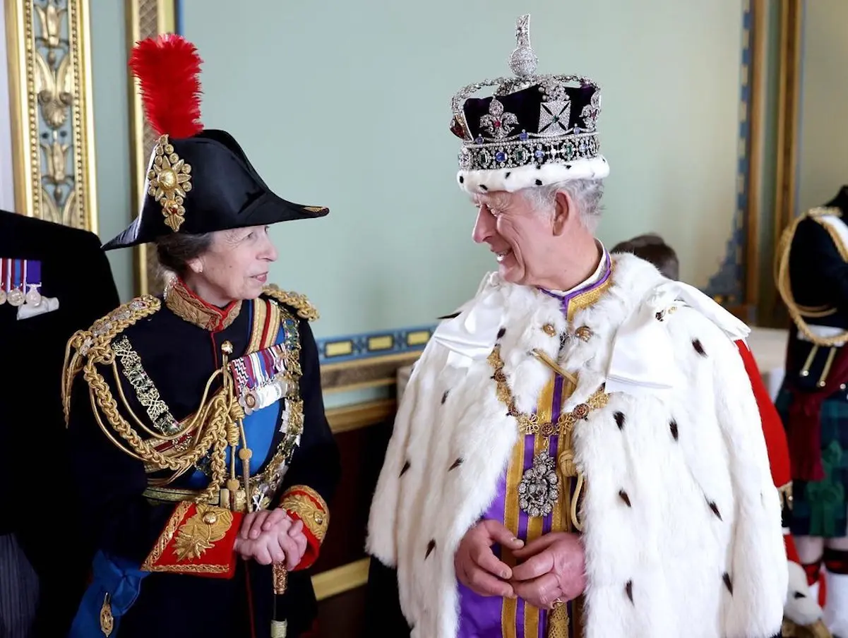 PRINCESA ANA DE INGLATERRA y carlos III