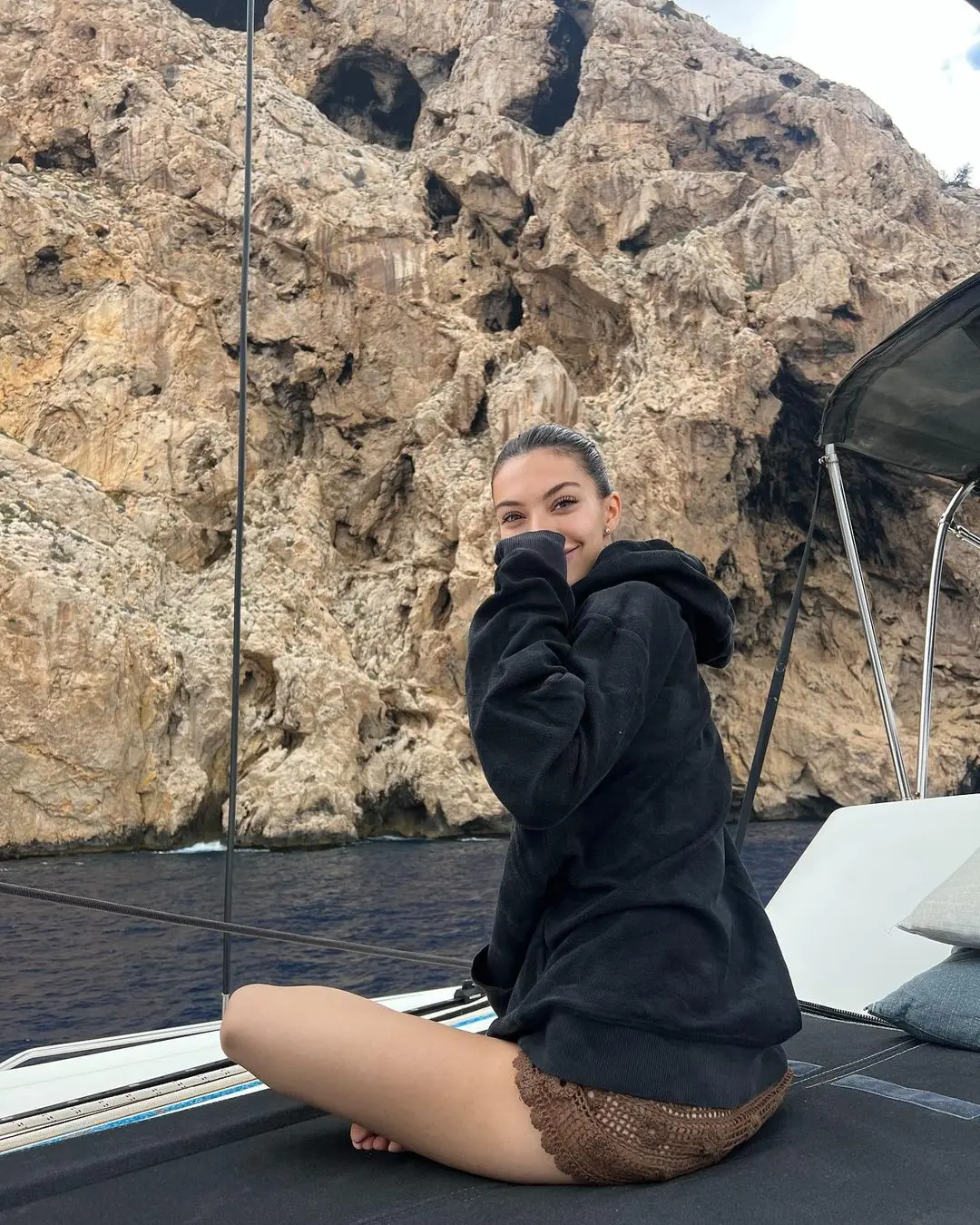 Alejandra Rubio durante sus vacaciones en Andalucía. La pareja disfrutó de un paseo en barco.