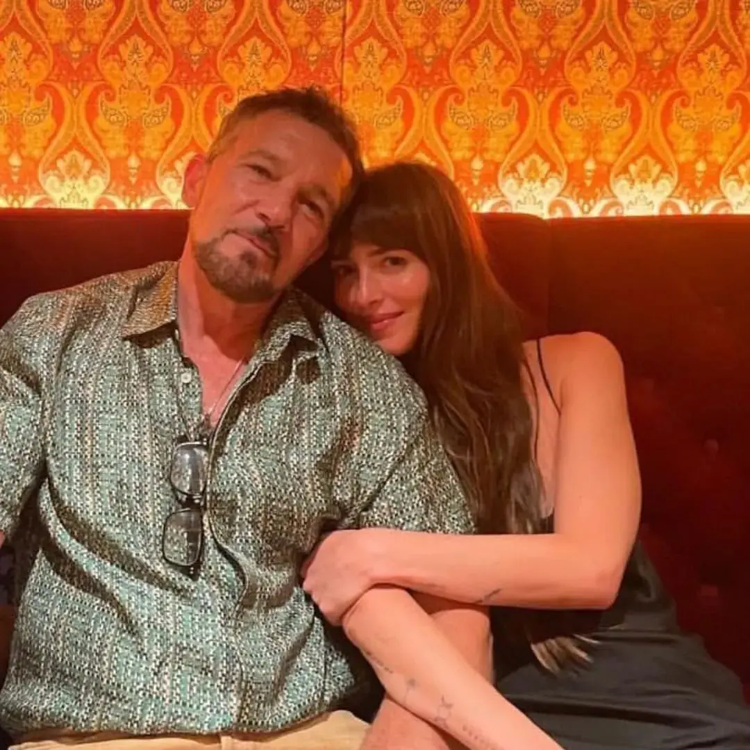 Antonio Banderas y Dakota Johnson una relación de padre e hija.