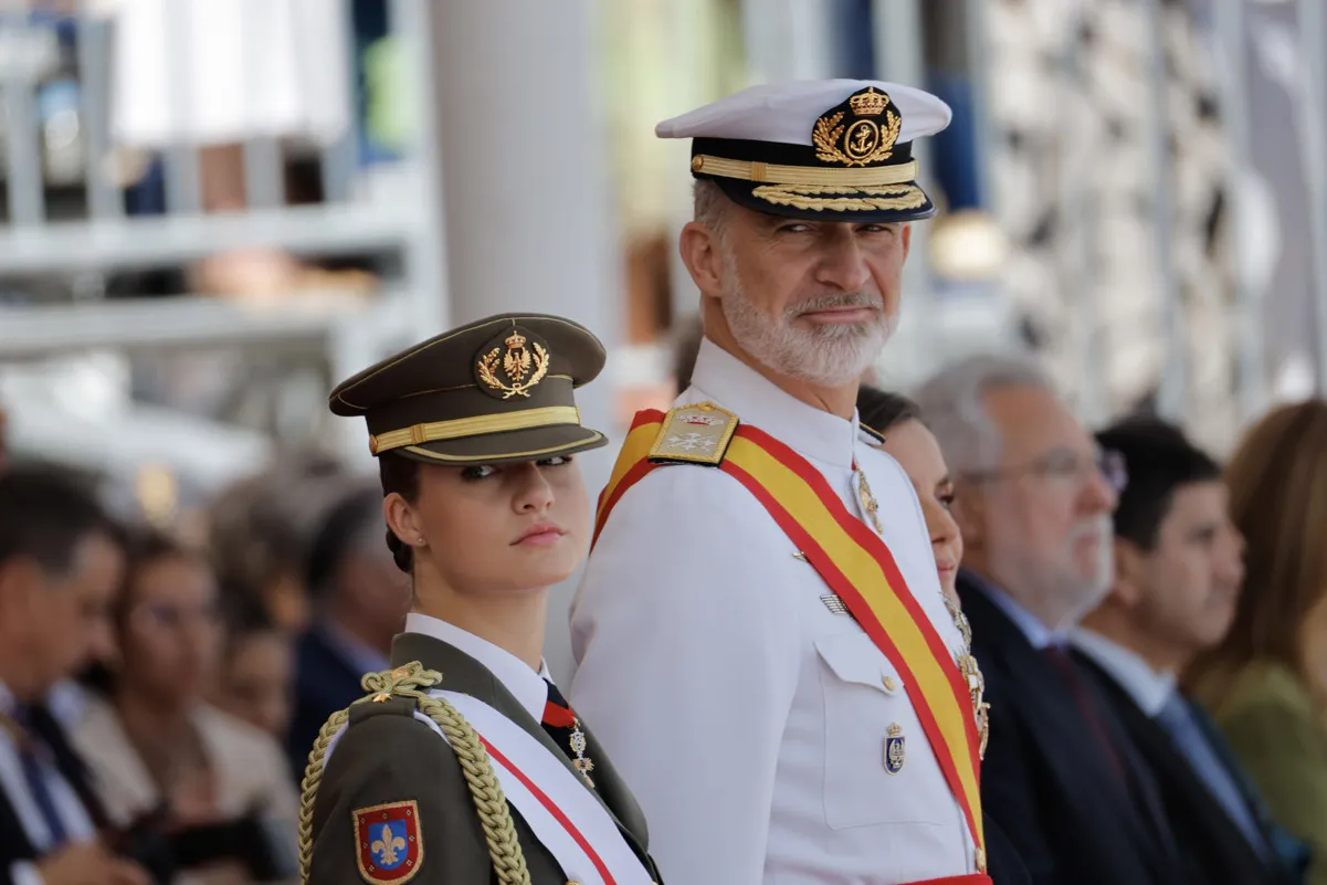 La princesa Leonor y el rey Felipe VI en la Escuela Naval de Marín.