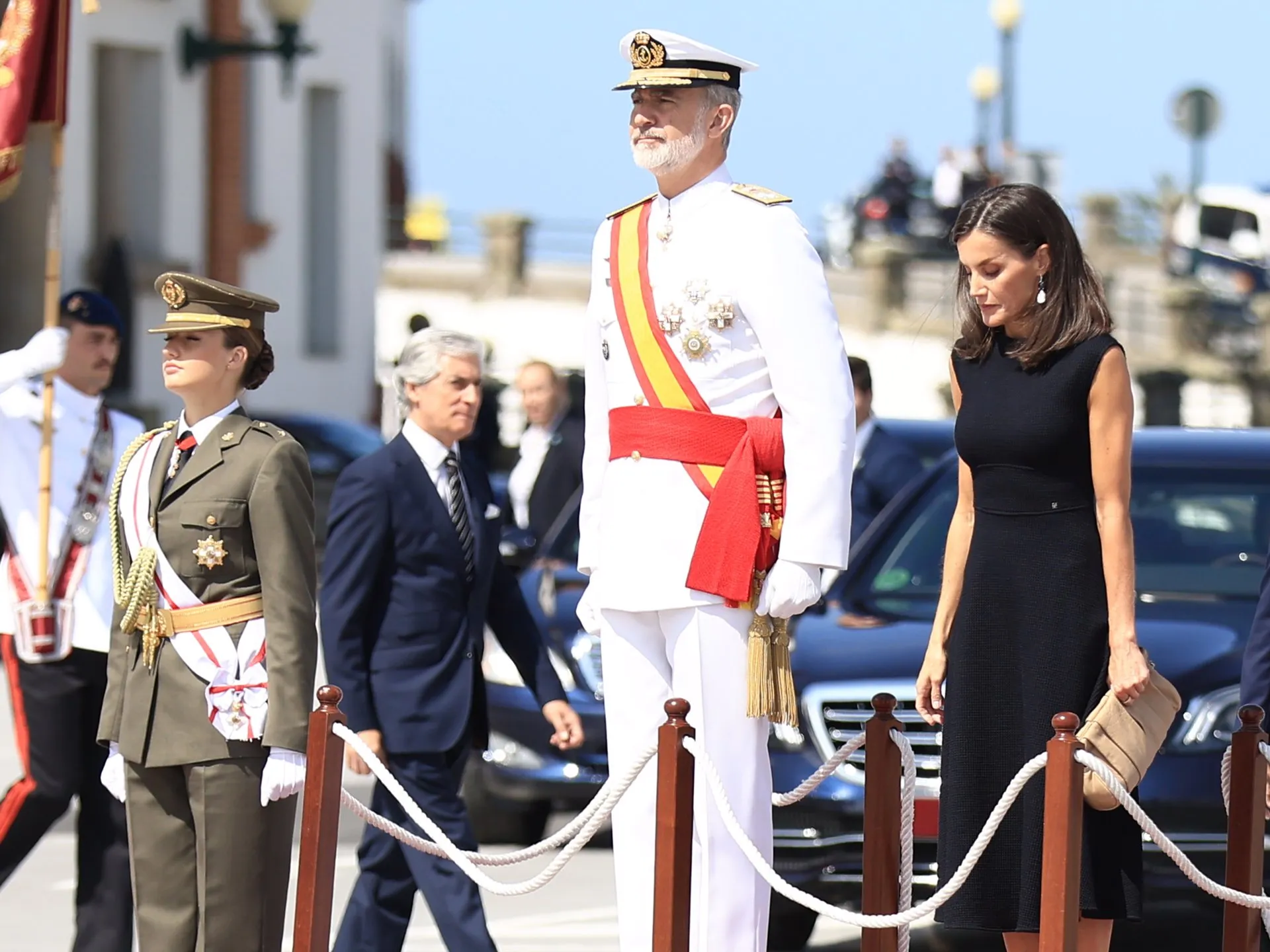 Felipe VI, la princesa Leonor y la reina Letizia en la Escuela Naval de Marín.