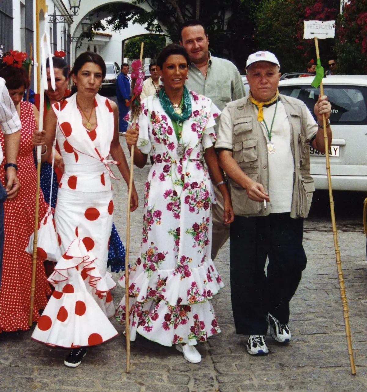 Carmina Ordóñez con su herman Belén y Juan El Golosina en El Rocío