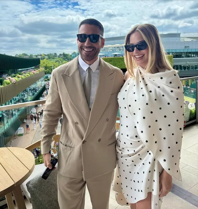 Miguel Ángel Silvestre y Margot Robbie.