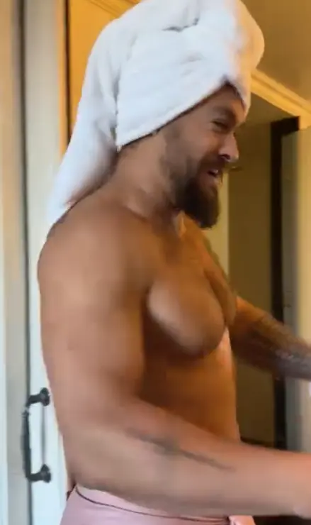 Jason Momoa desnudo