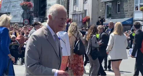 Carlos de Inglaterra en su visita oficial a las Islas Canal.