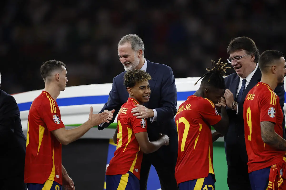 Felipe saludando a la Selección