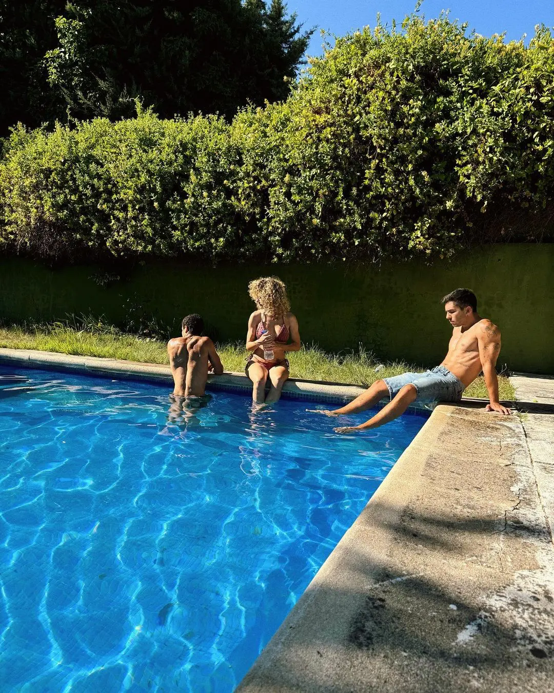 La familia ha disftutado de unas horas en la piscina.