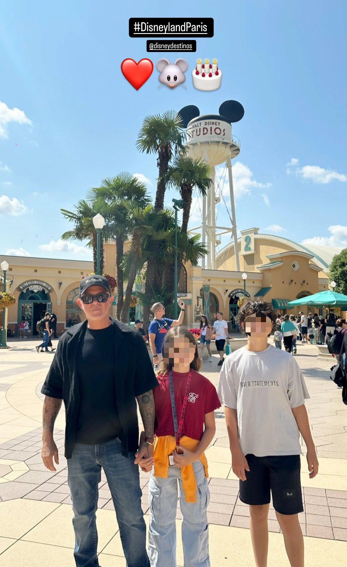 Los hijos de Alejandro Sanz han estado en Disneyland estos días.