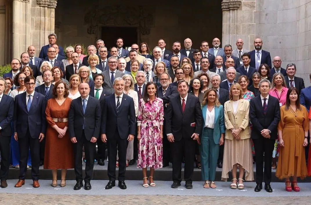 Foto oficial del evento en Barcelona. Aquí se puede apreciar la forma del vestido.